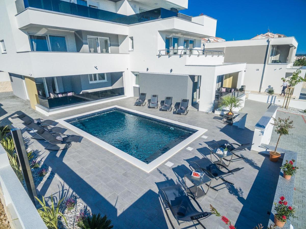 Villa Magnifica Apartments With Pool Novalja Exterior photo